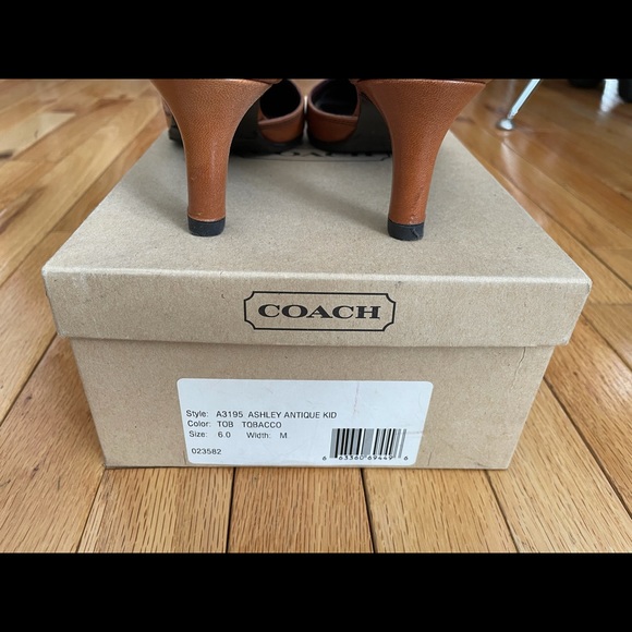 COACH Oxford Antique T-strap Heels Sz6 - Picture 4 of 9